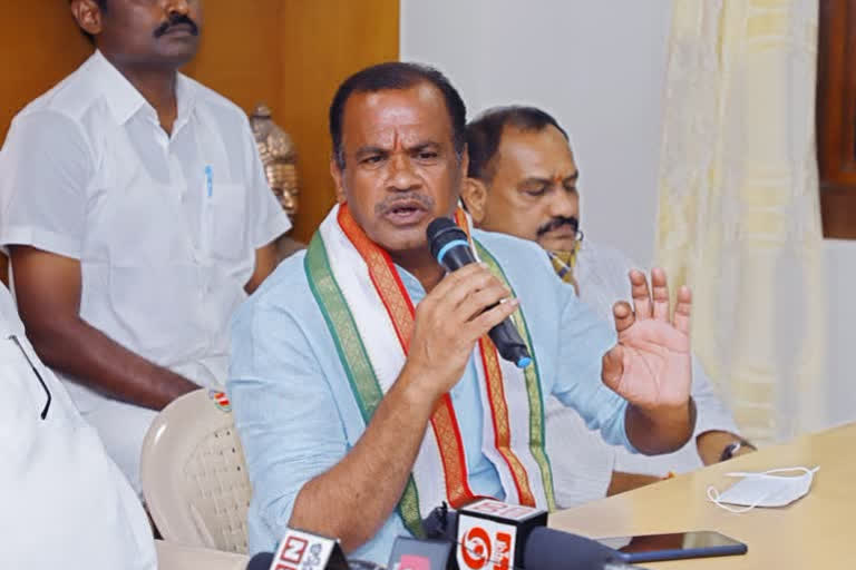 MP Komatireddy Venkat Reddy erred in the manner of trs