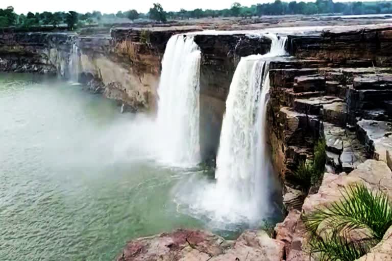 beauty of chitrakot waterfall