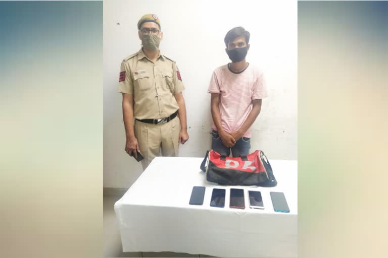 mobile-snatcher-caught-by-special-staff-team-south-east-delhi