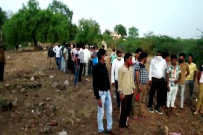 stone pelting over land dispute