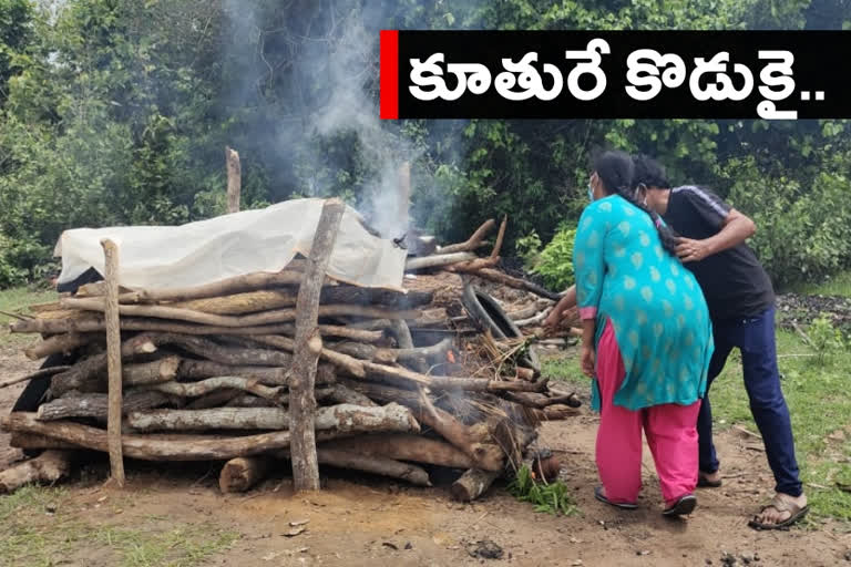 daughter did last rituals of father at vizianagaram