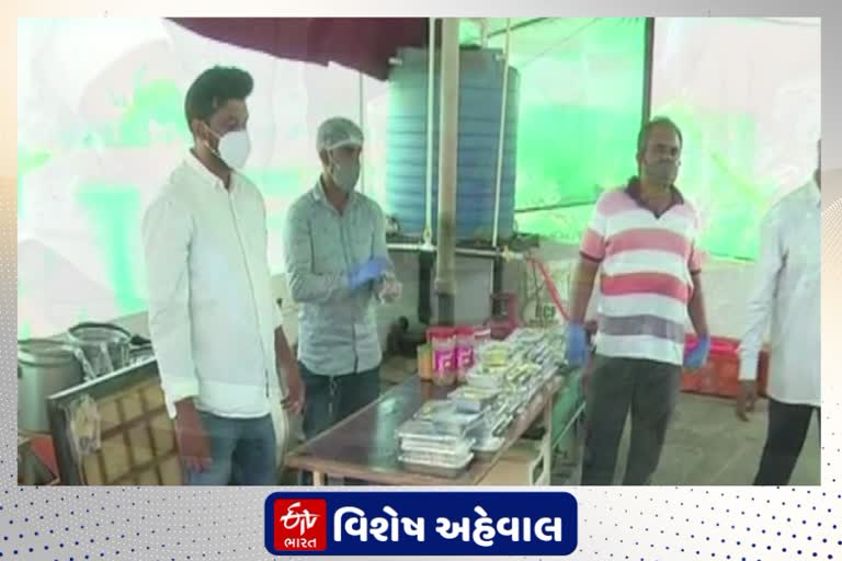 ચિકમગલુર જિલ્લામાં લોકડાઉનમાં ક્વોરેનટાઈન લોકોની વ્હારે ‘સહાય’ ટીમ