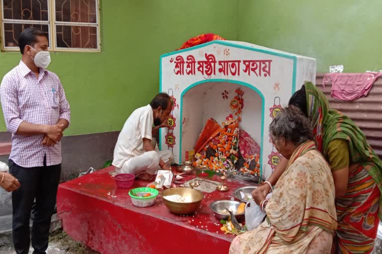 মেদিনীপুরের তেলিপাড়ায় বাতিল ষষ্ঠী মন্দিরের অনুষ্ঠান, মন খারাপ শাশুড়িদের