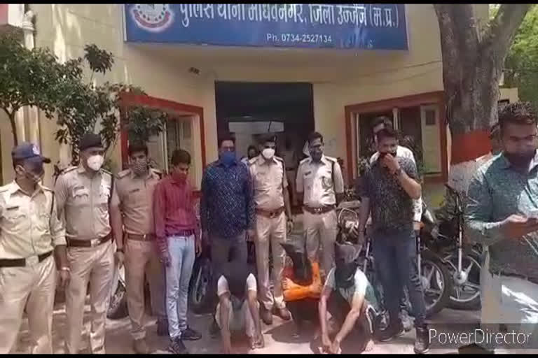 पुलिस के हत्थे चढ़े तीन शातिर बदमाश