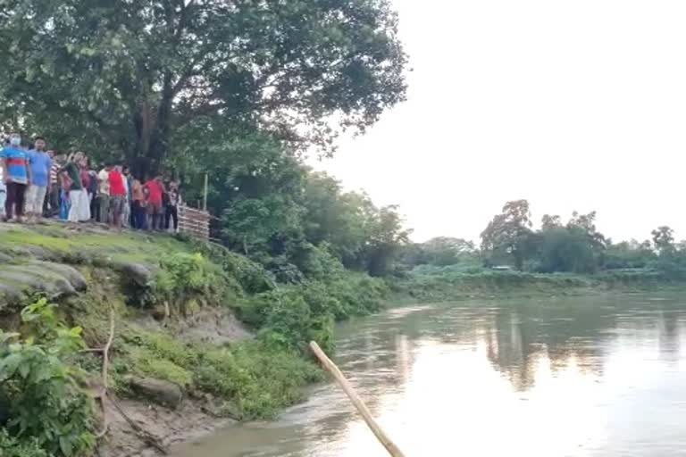 বাংলা-বিহার সীমান্তের বলদিহাট ঘাটে স্নান করতে এসে নদীতে তলিয়ে গেল দুই যুবক