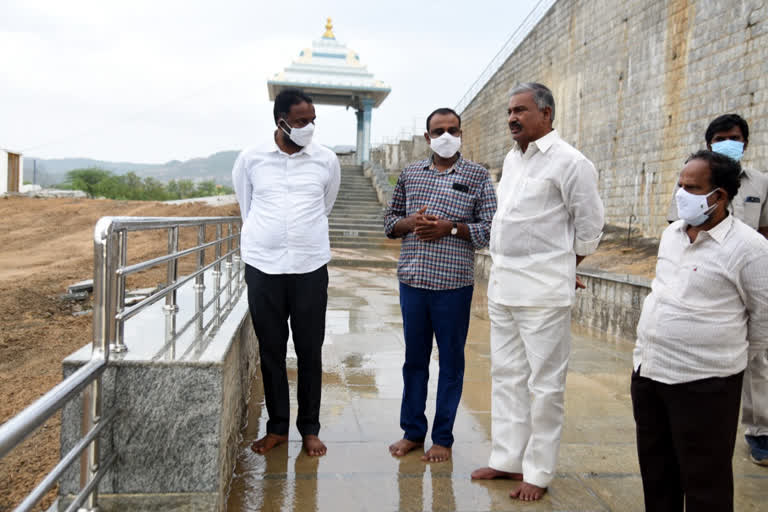 minister peddireddy ramachandrareddy examines reconstruction works of vakulamatha temple at peruru