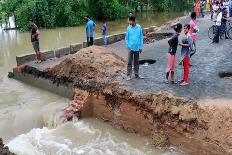 temporary-bridge-collapsed-due-to-continuous-rain-in-bhatar