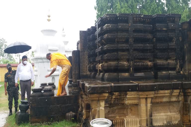 ବୌଦ୍ଧର ଅଧାଗଢା ମନ୍ଦିର ପରିଦର୍ଶନ କଲେ ଜିଲ୍ଲାପାଳ