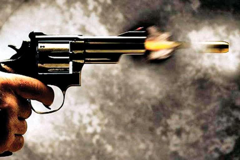 rohtak firing three injured including haryana police personnel