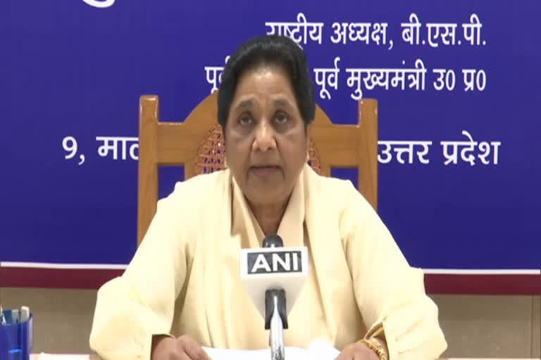 Mayawati slams Akhilesh Yadav  says SP in bad condition  bahujan samaj party  samajwadi party  mayawati  akhilesh yadav  'എല്ലാം മാധ്യമ ശ്രദ്ധ പിടിച്ചുപറ്റാന്‍'; അഖിലേഷിനെതിരെ ആഞ്ഞടിച്ച് മായാവതി  സമാജ്‌വാദി പാർട്ടി  ബഹുജൻ സമാജ് പാർട്ടി  മായാവതി  അഖിലേഷ് യാദവ്