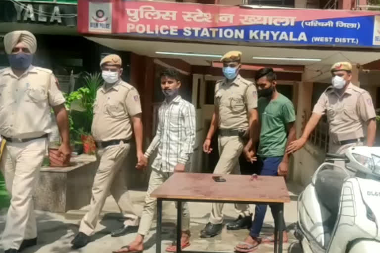 Khyala police arrested illegal liquor smuggler delhi