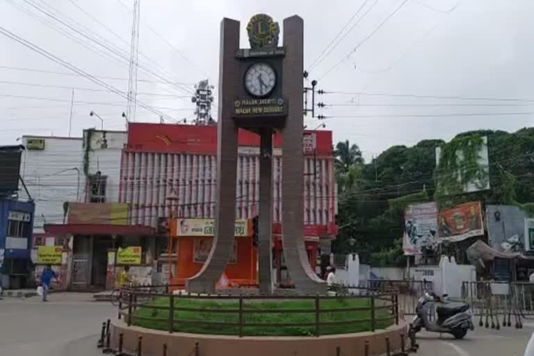 ফোয়ারা নির্মাণ ঘিরে বিধায়ক-জেলা পরিষদ সদস্যের তরজা তুঙ্গে চাঁচলে