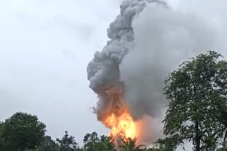 Explosion  maharashtra  palghar  firecracker manufacturing unit explosion  Dahanu  മഹാരാഷ്‌ട്രയിലെ പൽഗറിൽ സ്ഫോടനം  പൽഗറിൽ സ്ഫോടനം  മഹാരാഷ്‌ട്രയിൽ സ്ഫോടനം