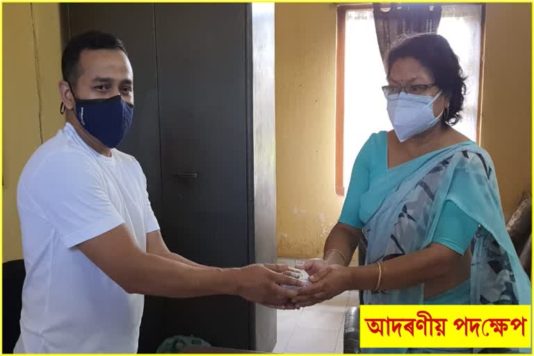 VOLUNTARY ORGANIZATIONS DITRIBUTION MASK, SANITIZER FOR  MEDICAL WORKERS AT TEOK