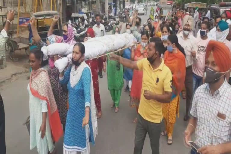 Blown Effigy:ਅਧਿਆਪਕਾਂ 'ਤੇ ਤਸ਼ੱਦਦ ਦੇ ਖ਼ਿਲਾਫ਼ ਪੰਜਾਬ ਸਰਕਾਰ ਦਾ ਫੂਕਿਆ ਪੁਤਲਾ