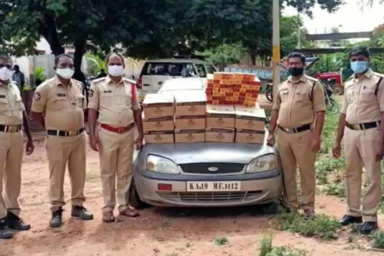 Heavy Karnataka liquor sized at anantapuram