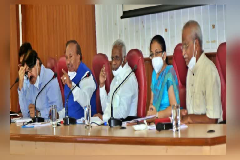 rural-development-minister-ks-eshwarappa-held-meeting-with-officials-in-belgavi