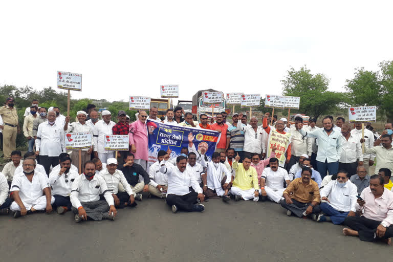 Road block on Mumbai-Agra highway in Dhule by OBC organization