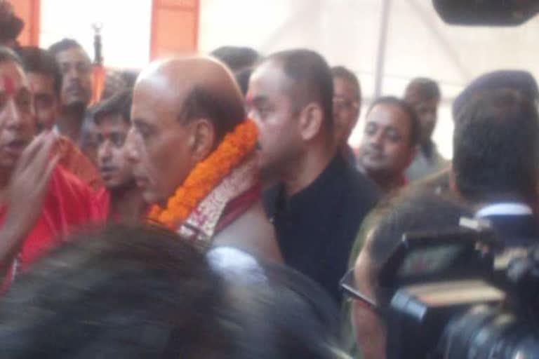 home-minister-rajnath-singh-arrives-at-kamakhya-dham-and-adopts-mother-kamakhyas-ashish