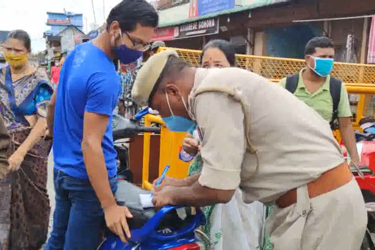 BARPETA POLICE IMPOSED FINE ON TRAFFIC RULES VIOLATOR