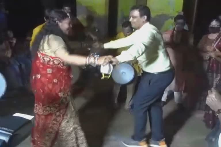 Sukinda Tahasildar suspended, barati dance without mask goes viral, dance with out mask, ନିଲମ୍ବିତ ହେଲେ ସୁକିନ୍ଦା ତହସିଲଦାର, ସୁକିନ୍ଦା ତହସିଲଦାର ବୁଲବୁଲ ବେହେରା, Sukinda tahasildar bulbul behera