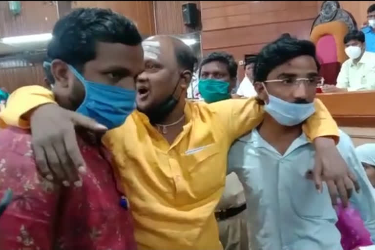 Suspension of rioting corporators in Solapur Municipality