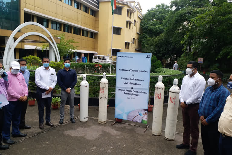 tata steel handed over 700 oxygen cylinders to district administration