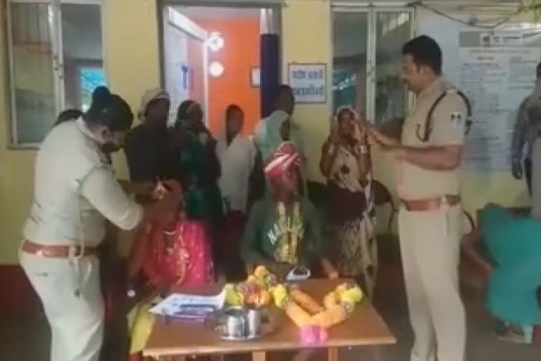 unique marriage in police station