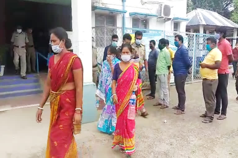 ময়নাগুড়িতে গৃহবধূর চুল কাটার অভিযোগ গ্রেফতার ৭