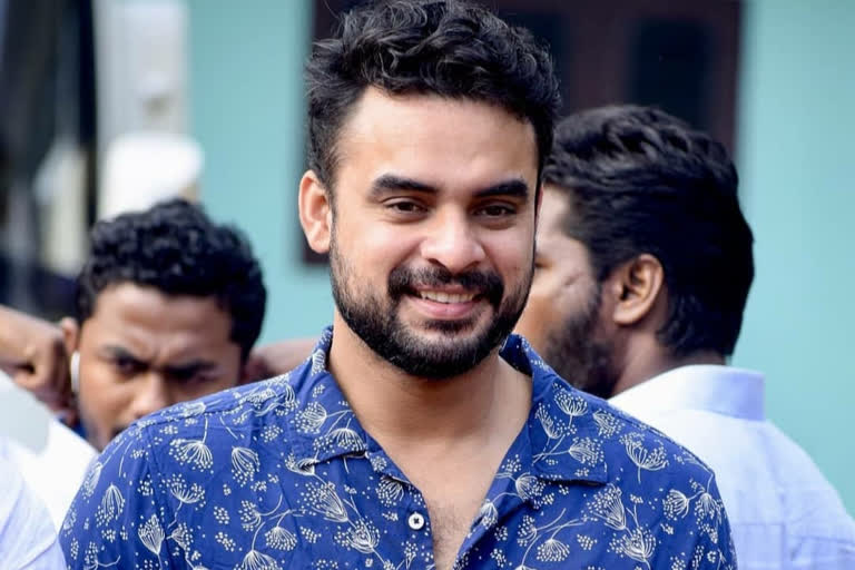 Tovino Thomas donated Rs 2 lakh for FFKA activities  ഫെഫ്‌കയുടെ പ്രവര്‍ത്തനങ്ങള്‍ക്കായി രണ്ട് ലക്ഷം രൂപ നല്‍കി ടൊവിനോ തോമസ്  ഫെഫ്‌ക വാര്‍ത്തകള്‍  ടൊവിനോ തോമസ് ഫെഫ്‌ക  Tovino Thomas donated Rs 2 lakh for FFKA  Tovino Thomas FFKA