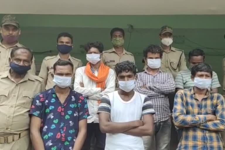 raid on gambling ,9 suspects arrested with 25700 cash  in khordha