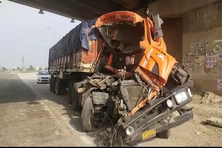 driver dies in accident, Truck loaded with coal overturned