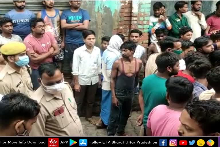 kasganj latest news in hindi  missing child body found in market  body found in market  child missing  child missing in kasganj  kasganj crime news  11 वर्षीय बालक का शव  बाजार में पड़ा मिला शव  सहावर कोतवाली क्षेत्र  मोहल्ला काजी  सहावर कोतवाली  कासगंज की ताजा खबर  कासगंज समाचार  कासगंज की बड़ी खबर  kasganj today news in hindi