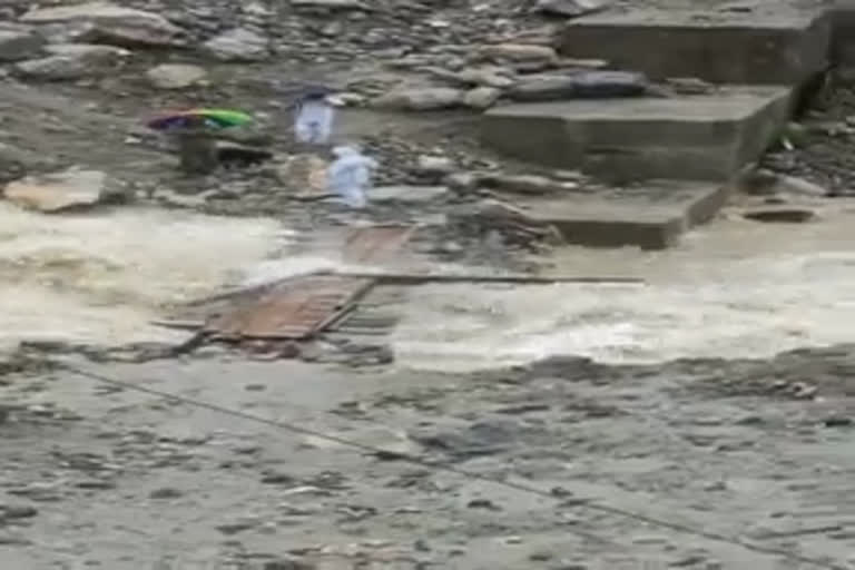 danger-on-temporary-bridge-over-dudhganga-river-in-kedarnath