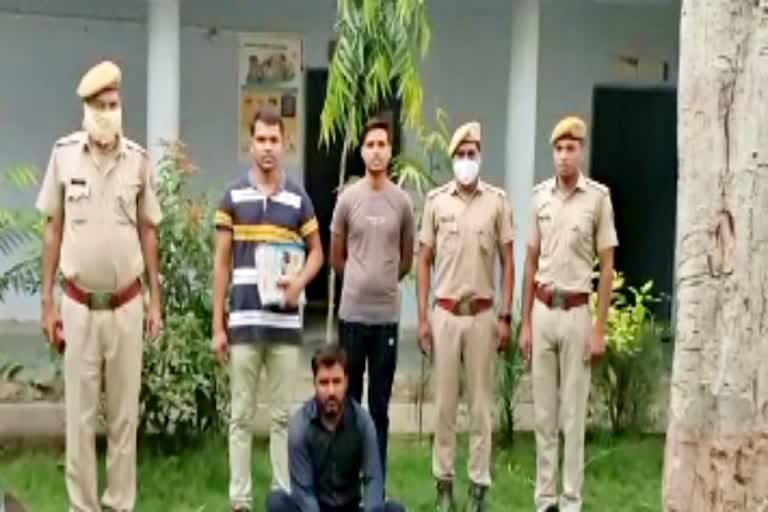 तीन साल से फरार बदमाश  इनामी बदमाश महेश गुर्जर  धौलपुर पुलिस  क्राइम इन धौलपुर  crime in dholpur  Dholpur Police  prize crook Mahesh Gurjar  Dholpur News  miscreant absconding for three years