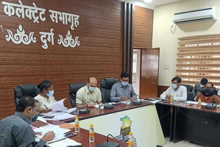 Collector Sarveshwar Narendra Bhure took meeting of revenue officers