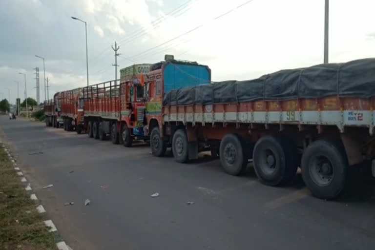 police cought four lorries transport of  granite illegally in prakasham district