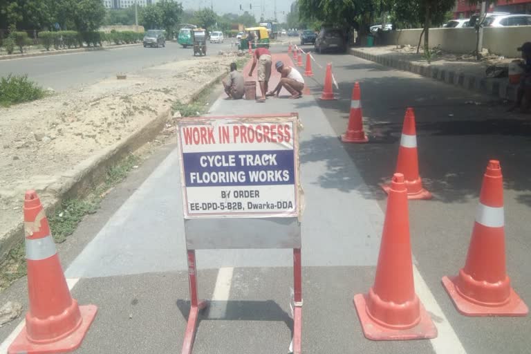 construction-of-cycle-track-in-dwarka-sector-11-is-going-on