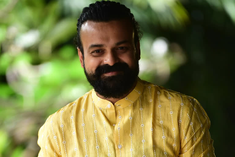 actor kunchacko boban donates 1.5 lakhs rupees to fefka covid relief fund  സഹപ്രവര്‍ത്തകര്‍ക്ക് ധനസഹായവുമായി കുഞ്ചാക്കോ ബോബനും  കുഞ്ചാക്കോ ബോബന്‍ വാര്‍ത്തകള്‍  ഫെഫ്‌ക കുഞ്ചാക്കോ ബോബന്‍  fefka covid relief fund  fefka covid relief fund news  actor kunchacko boban donates 1.5 lakhs rupees to fefka