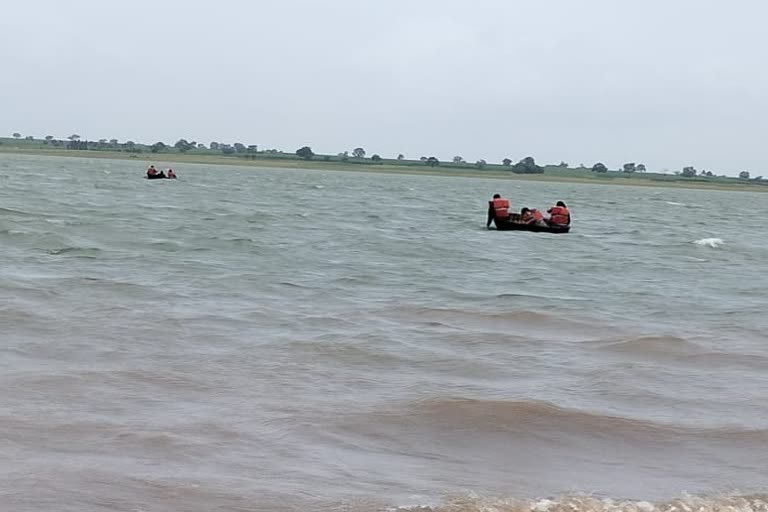 farmers died by fell in to river in belagavi