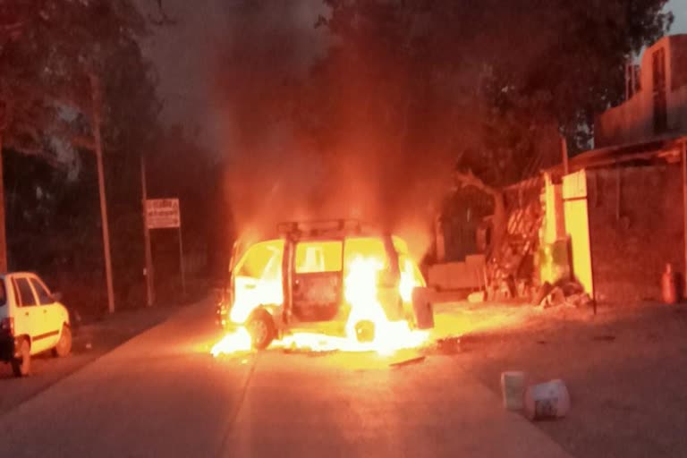 standing van fire, van fire in Kota