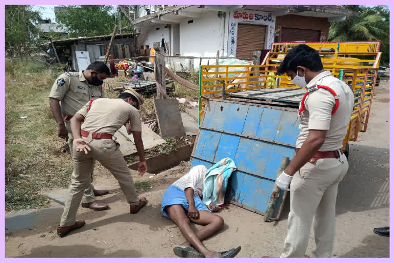 Brothers Quarrel : నాగాయలంకలో దారుణ హత్య.. అన్నదమ్ముల ఆస్తి తగాదాలకు కూలీ బలి