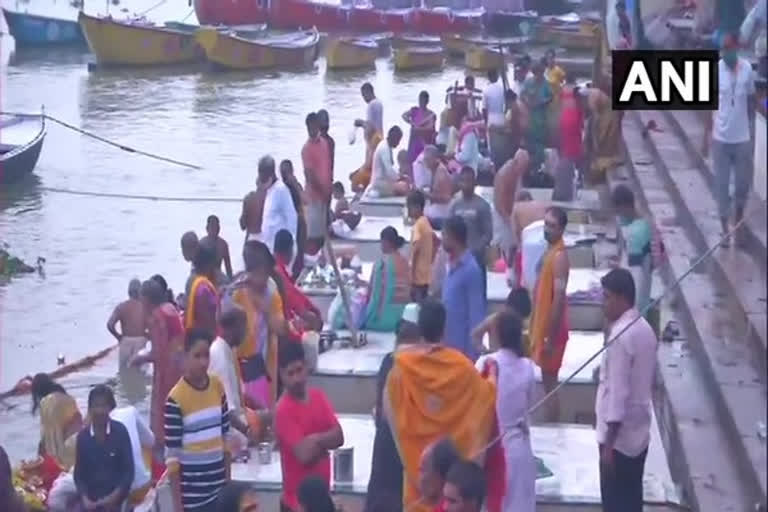 Devotees take holy dip in river Ganga on Ganga Dussehra  Devotees take holy dip  Ganga Dussehra  Devotees take holy dip in river Ganga news  Devotees take holy dip in river Ganga  ഗംഗയിൽ സ്‌നാനം നടത്തി വിശ്വാസികൾ  ഗംഗ സ്‌നാനം വാർത്ത  ഗംഗ സ്‌നാനം  ഗംഗ സ്‌നാനം നടത്തി വിശ്വാസികൾ