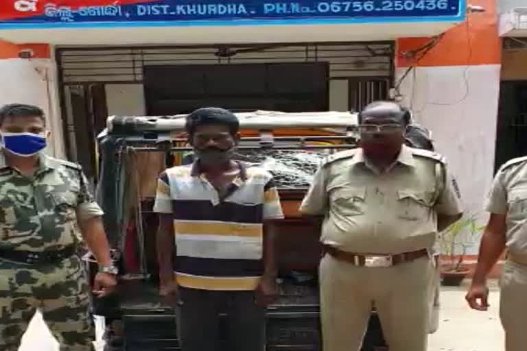 liquor-seized-and one arrested in-Khurda