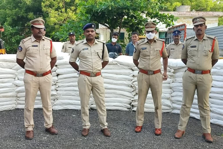 Huge Gutka Seized : 75 బస్తాల గుట్కా.. కిలో గంజాయి సీజ్