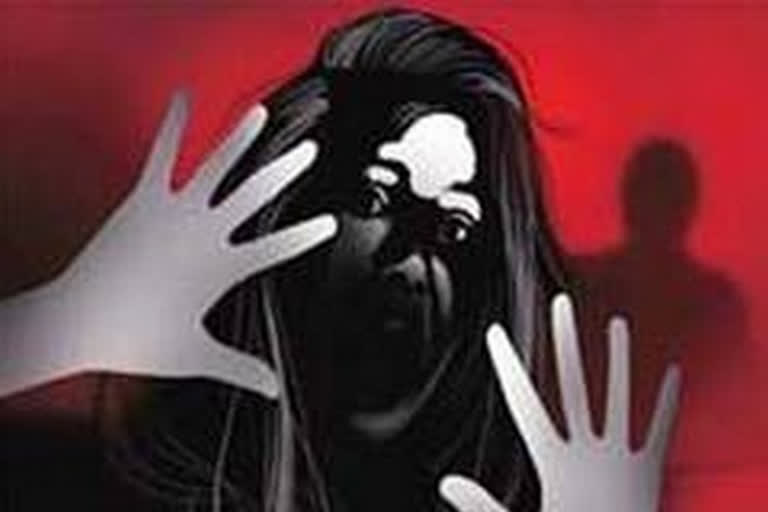 WOMAN GANG RAPED INFRONT OF HER WOULD BE IN GUNTUR DISTRICT  പ്രതിശ്രുത വരന്‍റെ മുന്നിൽ വെച്ച് പെണ്‍കുട്ടിയെ കൂട്ട ബലാത്സംഗം ചെയ്തു  ബലാത്സംഗം  കൂട്ട ബലാത്സംഗം  GANG RAPED  RAPE  GUNTUR DISTRICT  Sitanagaram  Thadepalli police