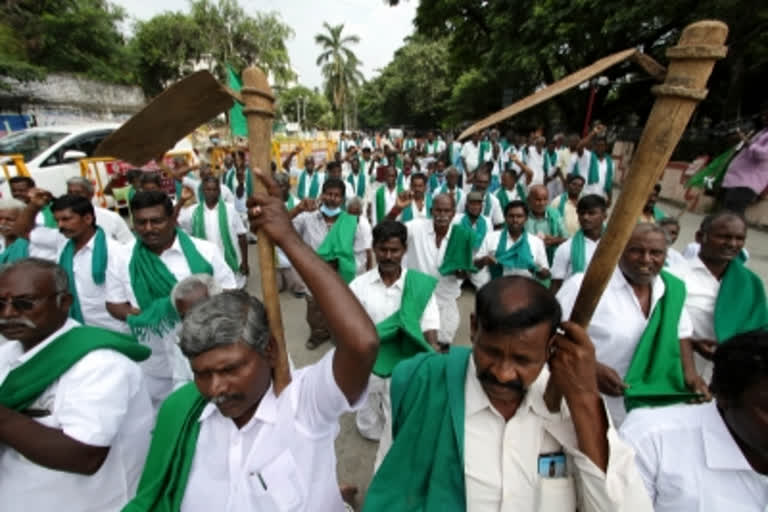 Security beefed up in TN  Security beefed for farmer's agitation  Security for farmer's agitation  farmer's agitation in Tamil Nadu  Tamil Nadu Police  Samyukta Kisan Morcha  farmer's agitation latest news  farmer's agitation in TN  CITU support to farmers  AITUC support to farmers  INTUC support to farmers  LPF support to farmers  HMS support to farmers  farmer protest in tamil nadu  samyukta kisan morcha tamil nadu  കർഷക പ്രക്ഷോഭം; സുരക്ഷ വര്‍ധിപ്പിച്ച് തമിഴ്നാട്  കർഷക പ്രക്ഷോഭം  തമിഴ്‌നാട്  സുരക്ഷ വര്‍ധിപ്പിച്ച് തമിഴ്‌നാട്