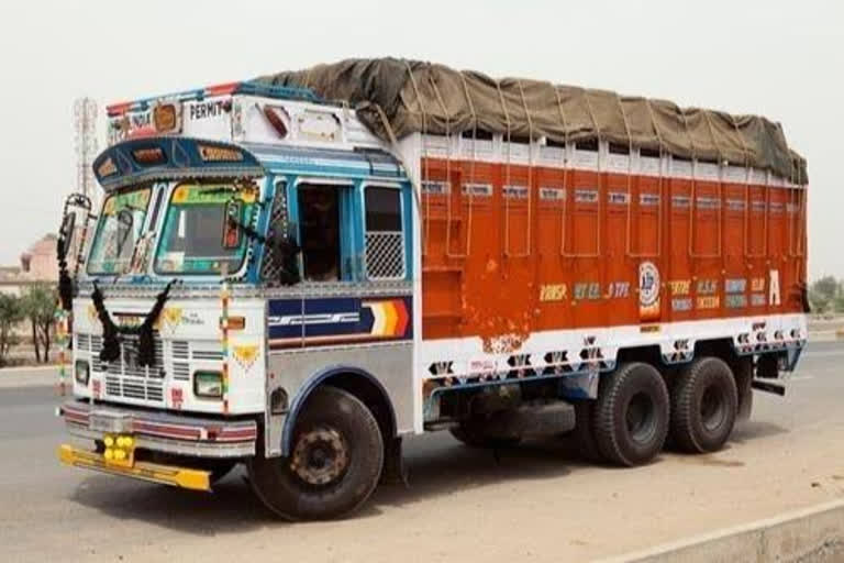 Freight across the country will Protest with black flags on vehicle