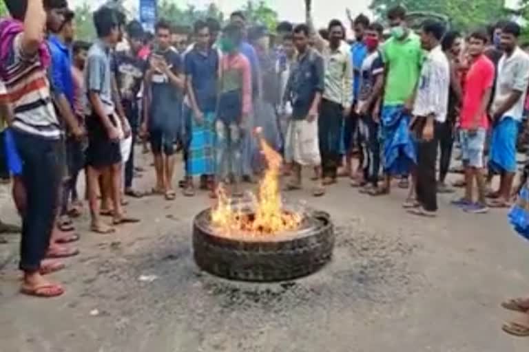 জল-যন্ত্রণা, নিকাশি ব্যবস্থার উন্নয়ন চেয়ে যশোর রোডে বিক্ষোভ