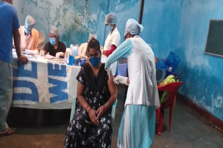 ladies took vaccine more than men in simdega and gumla districts